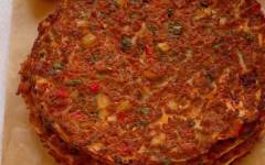 Ламаджо армянская пицца, тонкая лепешка с мясным фаршем