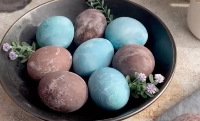 Голубые и фиолетовые яйца с мерцанием на пасху как покрасить рецепт