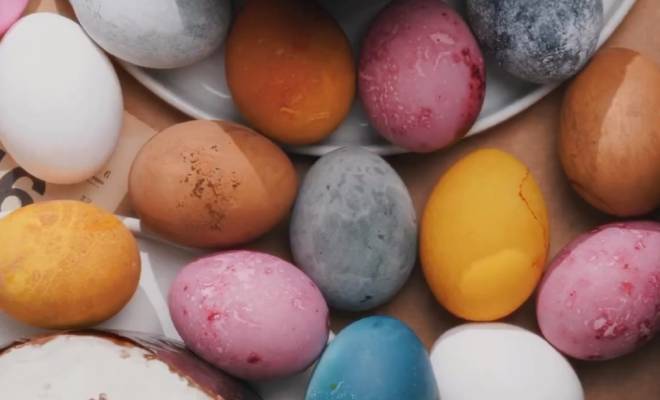 Красим яйца натуральными средствами рецепт