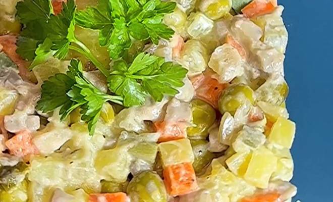 Салат с картошкой, морковкой, огурцами и грибами рецепт