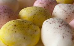 Сахарные яйца для украшения куличей