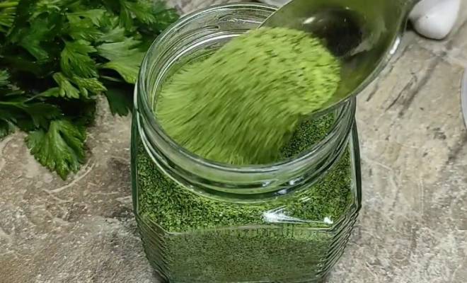 Зеленая соль из петрушки, укропа и чеснока рецепт