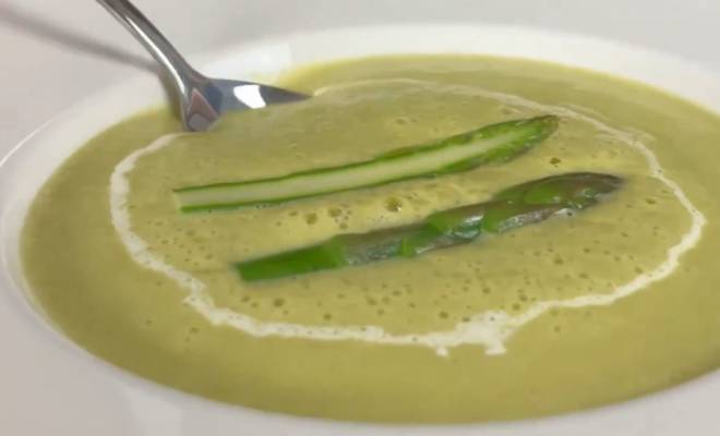 Суп из зеленой спаржи с кокосовым молоком