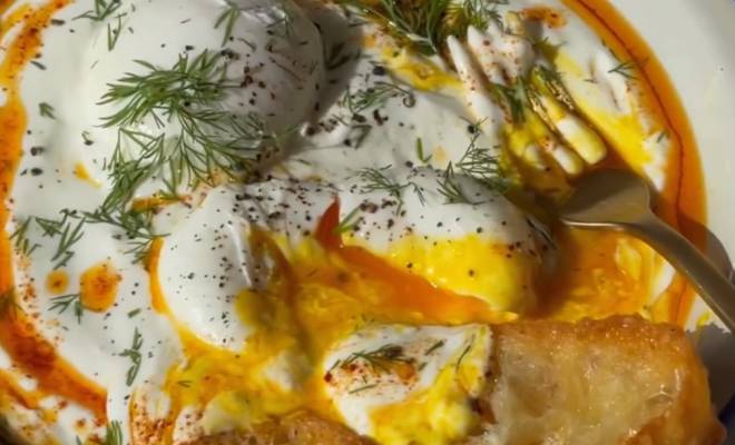 Яйца по-турецки с йогуртом рецепт