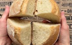 Французская булка хлеб на пулише