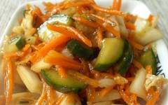 Салат из пекинской капусты с морковью и огурцами