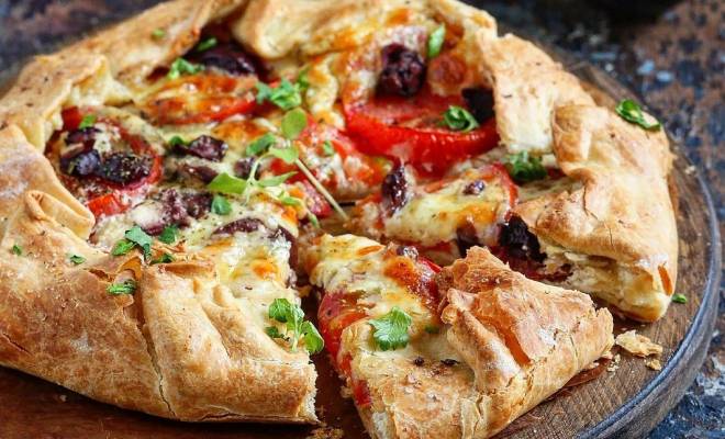 Пирог Галета с помидорами, сыром и оливками рецепт