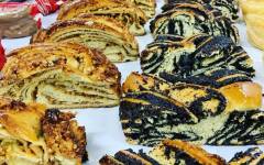 Рулет с начинкой из орехов