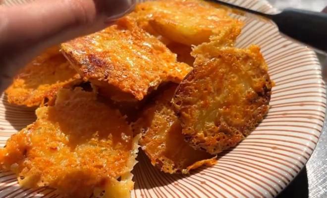 Картофель под сырной корочкой рецепт