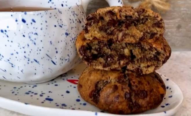 Мягкое печенье с шоколадом и орехами рецепт