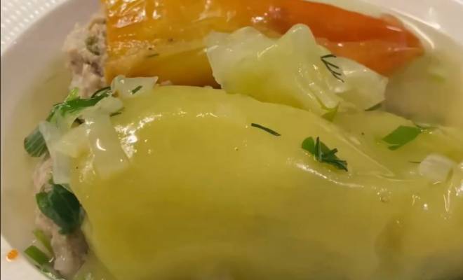 Фаршированные перцы в овощном бульоне рецепт