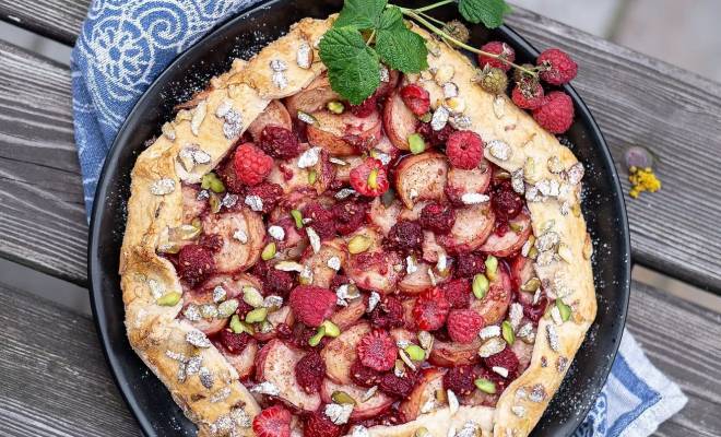 Пирог Галета с персиками и малиной рецепт