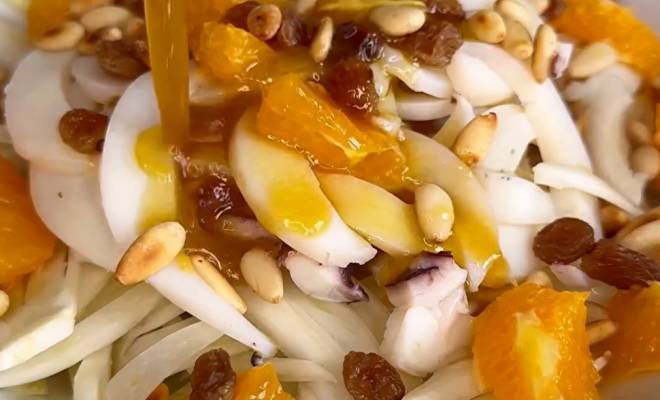 Салат с фенхелем, каракатицами/кальмарами и апельсином рецепт