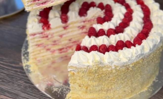 Торт Нежный Поцелуй со сливочно-сметанным кремом и малиновым конфи рецепт