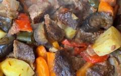 Мясо говядины с овощами в духовке