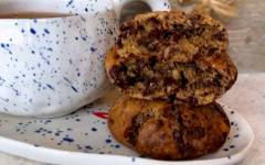 Мягкое печенье с шоколадом и орехами