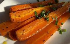 Запеченная морковка в духовке с соусом