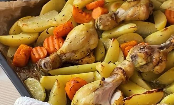 Видео Курица с картофелем и морковью в духовке рецепт