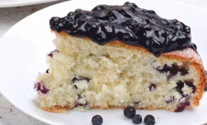 Бисквитный пирог с черникой рецепт