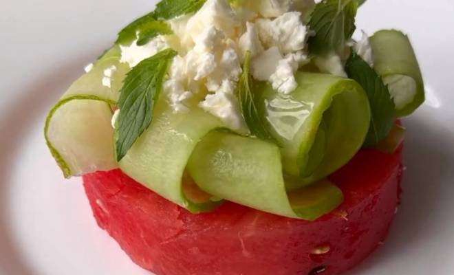 Салат с арбузом, фетой и огурцом рецепт