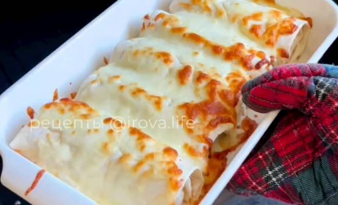 Видео Курица в лаваше с сыром, помидорами и перцем в духовке рецепт