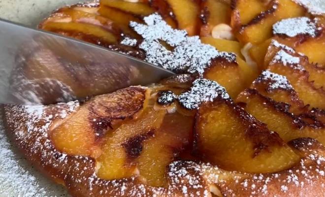 ПП пирог шарлотка на сковороде с персиками рецепт