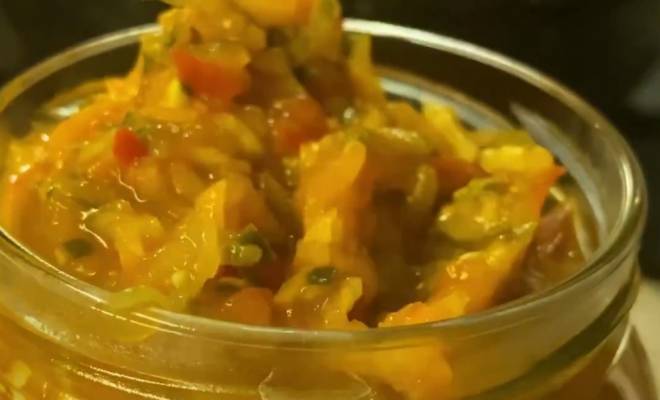 Видео Икра из огурцов, помидоров, моркови и лука на зиму рецепт