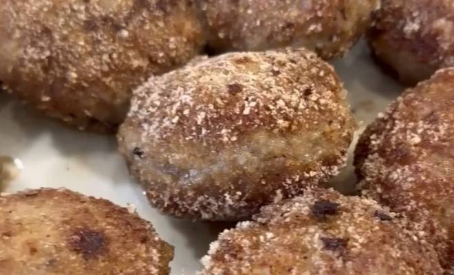 Видео Вкусные котлеты из говядины с батоном рецепт