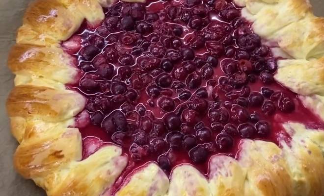 Видео Пирог с вишни в духовке простой рецепт