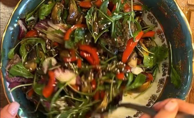 Салат с баклажанами, рукколой и грибами шампиньонами рецепт