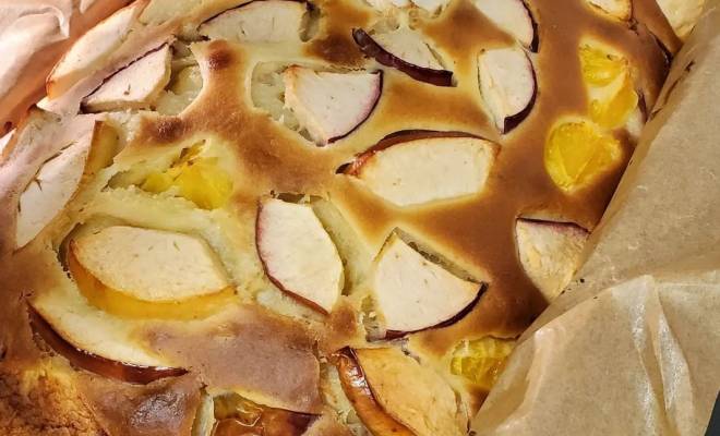 Пирог Шарлотка на кефире с яблоками пышная рецепт
