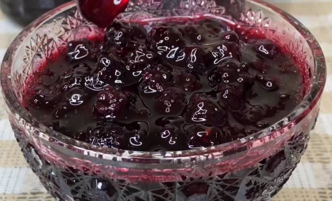 Видео Густое варенье из ежевики с целыми ягодами простое рецепт