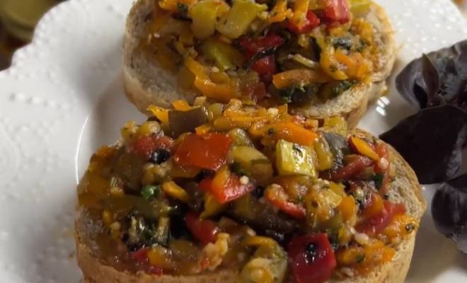 Видео Овощная икра с баклажанами, помидорами и кабачками на зиму рецепт