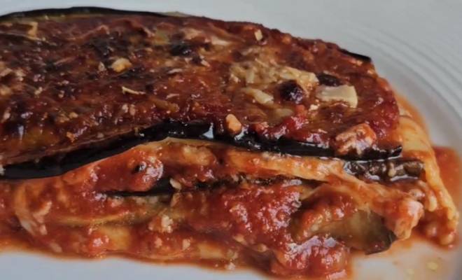 Видео Пармиджана из баклажанов с моцареллой и томатами рецепт
