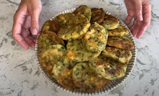 Ленивые пирожки с яйцами и зеленым луком рецепт