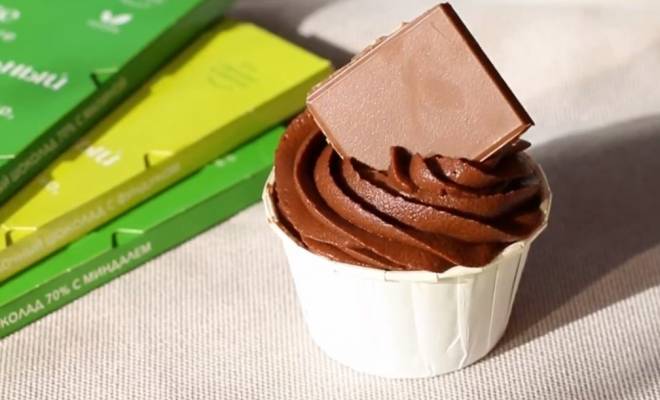 Видео Шоколадные капкейки с кремом ганаш рецепт
