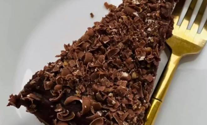 Видео Очень шоколадный пирог с сметанной помадкой рецепт