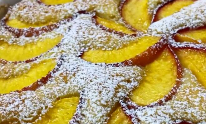 Видео Творожный пирог с персиками свежими рецепт