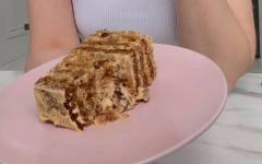 Ленивый карамельный торт медовик с грецкими орехами