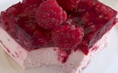 Творожный десерт с ягодным желе без выпечки