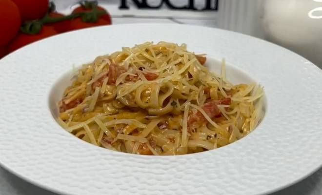 Паста с луком, помидорами, чесноком и сливками рецепт