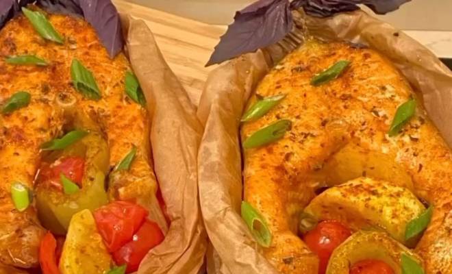 Видео Лодочки из красной рыбы с овощами в духовке в пергаменте рецепт
