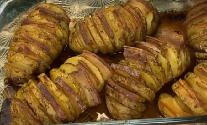 Картошка Гармошка с салом или беконом в духовке рецепт