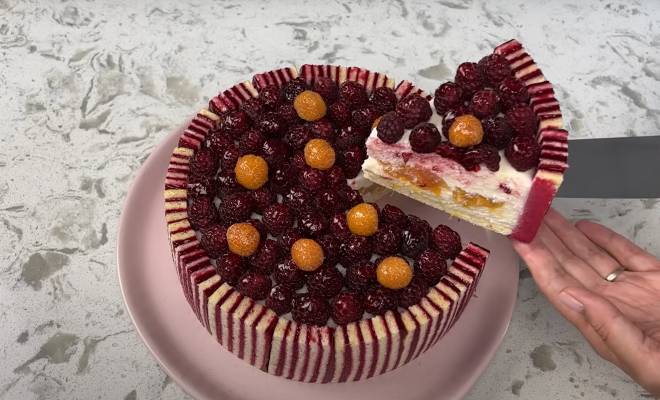 Видео Муссовый торт с малиной, персиками и кремом муслин рецепт