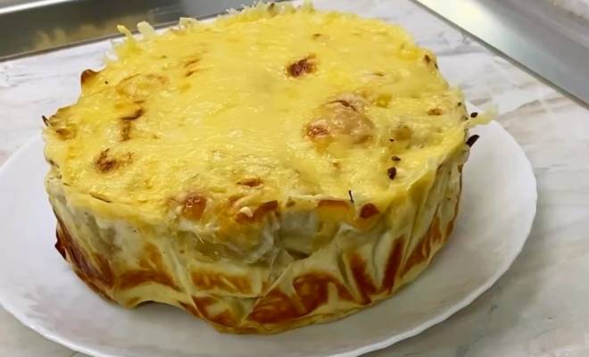 Видео Мясной пирог в лаваше с сыром и сметаной в духовке рецепт