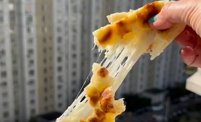 Видео Лепешка с сыром хачапури на сковороде рецепт
