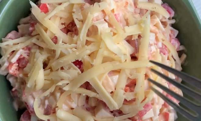 Салат красное море с крабовыми палочками, помидорами и перцем рецепт
