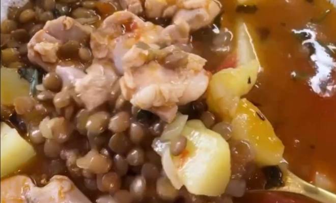 Чечевичный суп с курицей, картошкой и помидорами рецепт