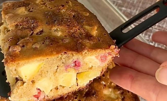Как приготовить Быстрый песочный пирог с яблоком, грушей и брусникой просто рецепт пошаговый