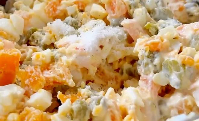 Салат с бататом, креветками, яйцами и огурцами рецепт